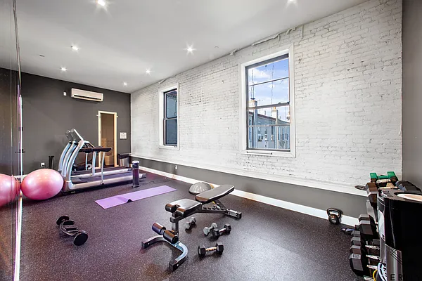 Rented by ERNY LLC | media 12