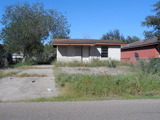 2nd image of 1009 E Champion St