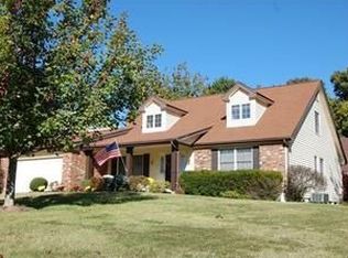 1815 Waterford Ridge Dr, Ballwin, MO 63021