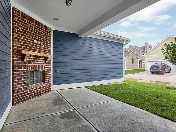 3rd image of 1511 Cloverdon Dr