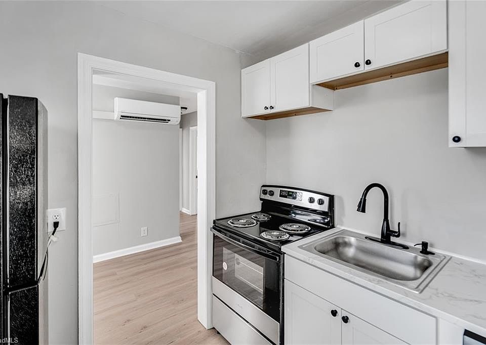 1st image of 1700 Roslyn Dr #29D