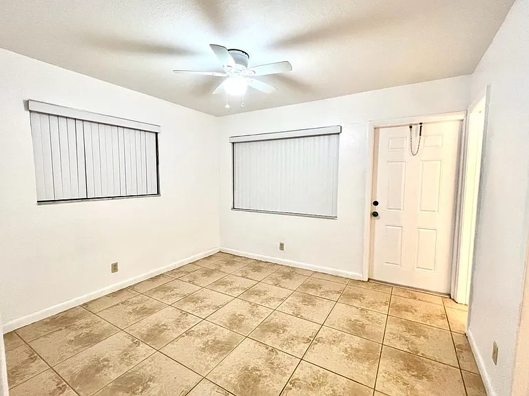 1412 SW 41st Ave #1 — Photo 8