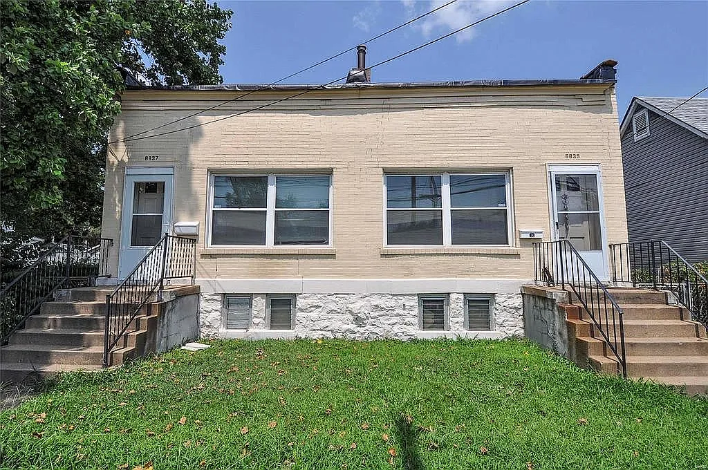 6835-6837 Southwest Ave photo 1