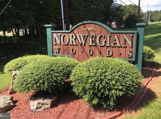 37 Tall Oaks Dr, Pottsville, PA 17901