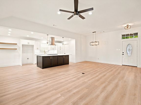 5th image of 2510 Farr St