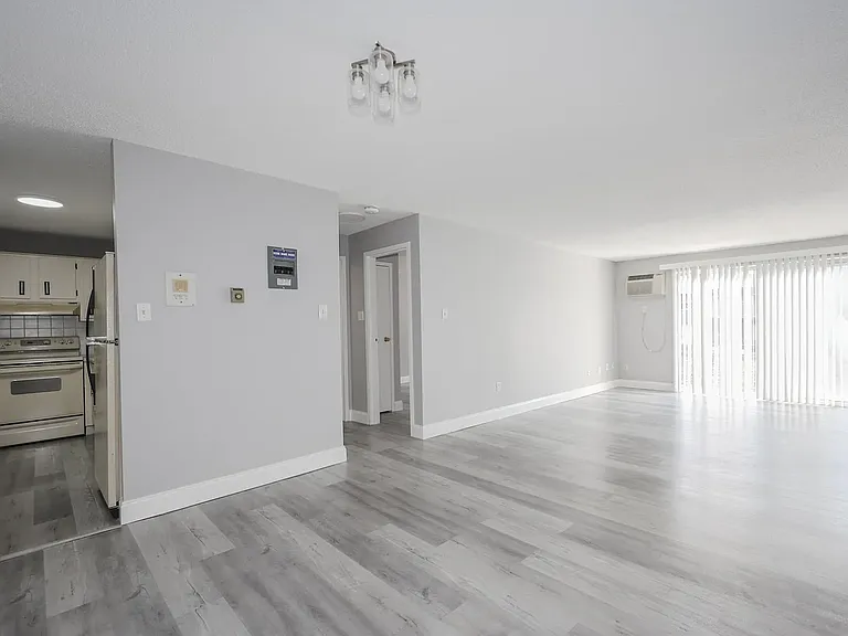1 Pembroke Dr #19 — Photo 5