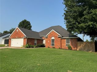 102 NW Apple Blossom, Bentonville, AR 72712
