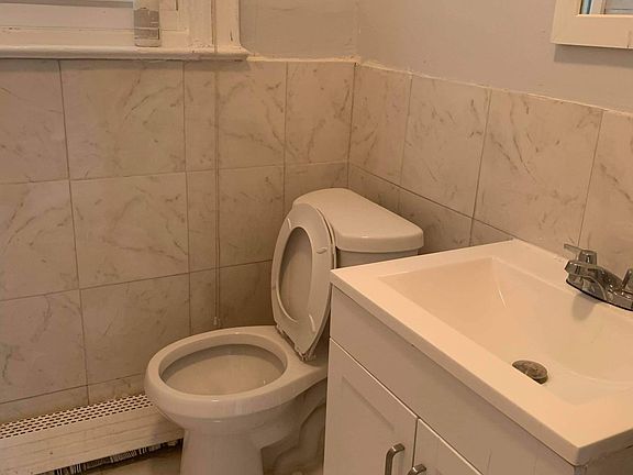 4th image of 387 Union St #2