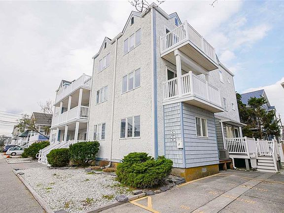 2nd image of 845 Stenton Pl APT 2