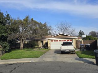 438 E Oakridge Ct, Visalia, CA 93291