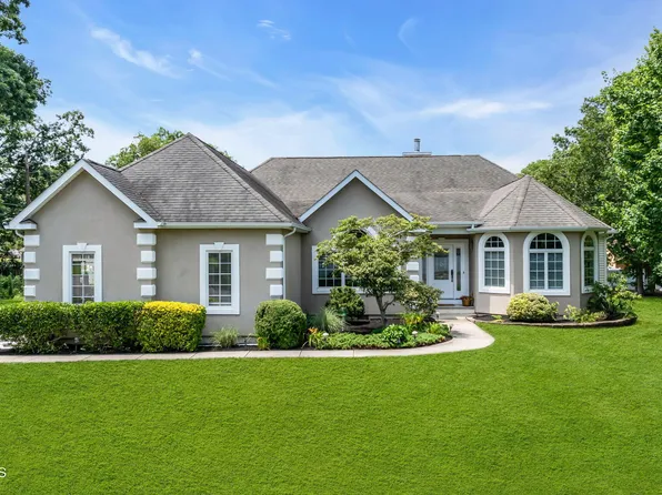 490 Arlington Avenue S, Bayville, NJ 08721