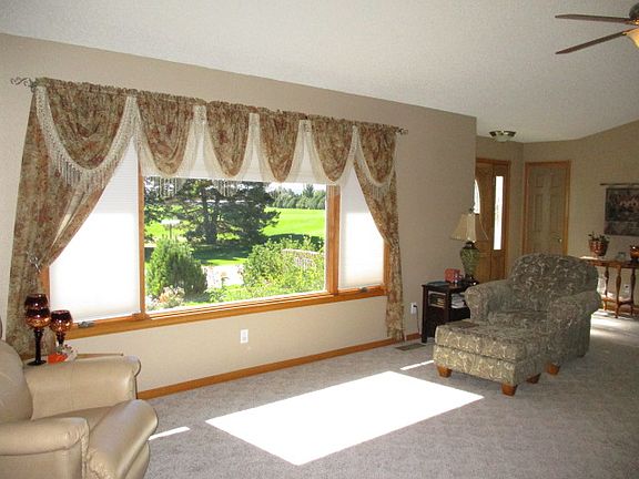 5th image of 901 Meadowlark Dr