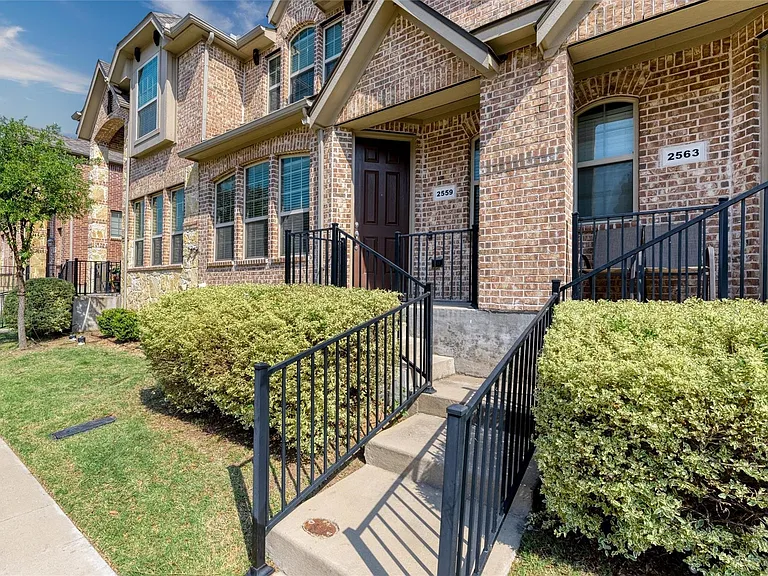 2559 Adam Ln — Photo 2