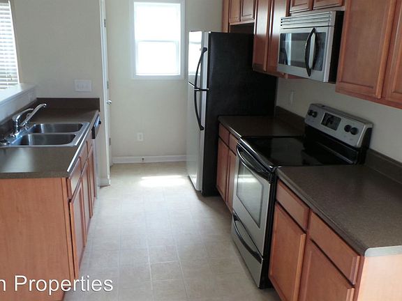 3rd image of 1307 Silver Dr