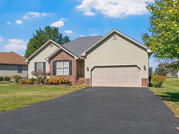 2nd image of 605 Ashbury Cir