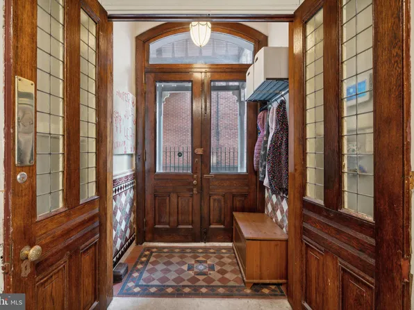 2002 W Girard Ave, Philadelphia, PA 19130