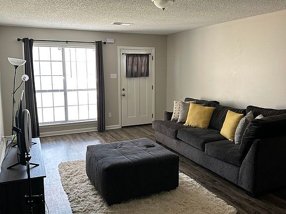 4th image of 4197 Meadow Valley Dr E