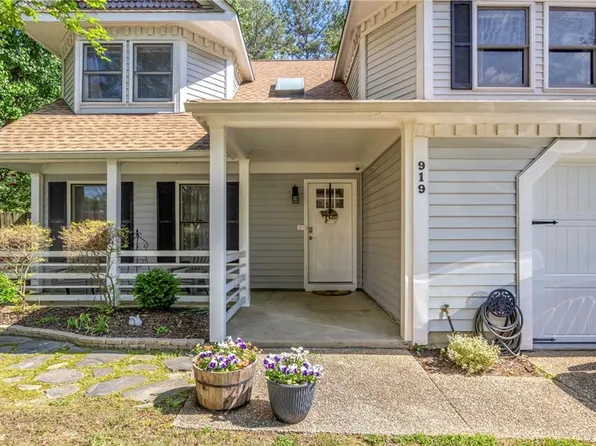 919 Belvoir Cir, Newport News, VA 23608