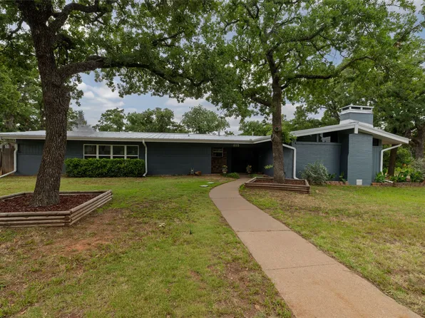 615 SW 20th St, Mineral Wells, TX 76067