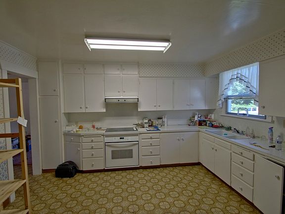 4th image of 2431 77th Ave NE