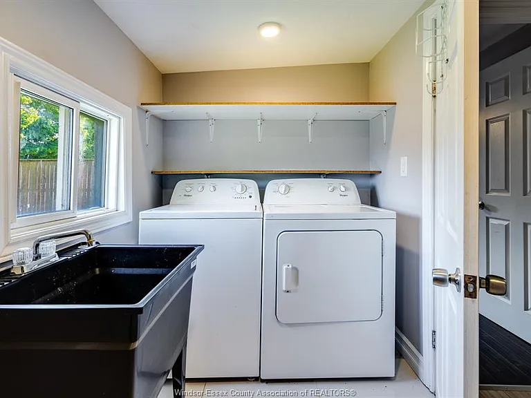 1672 Elgin St — Photo 21