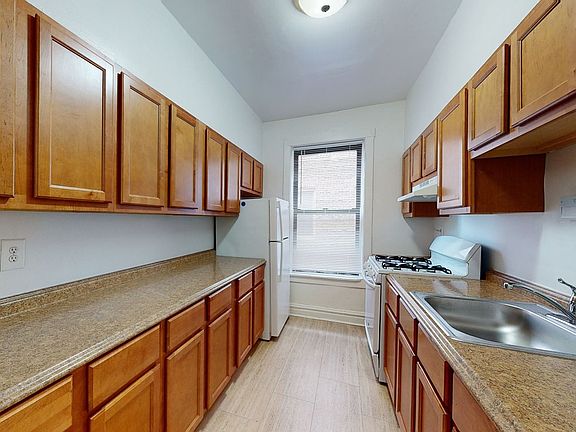 3rd image of 1101 E Hyde Park Blvd #1119-2W
