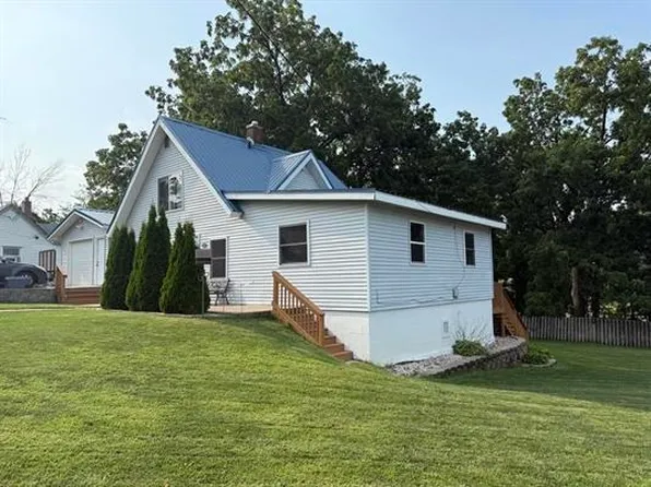 300 W Main St, Montfort, WI 53569