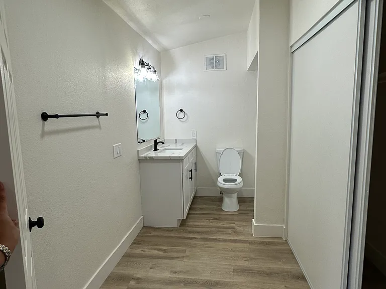 10615 Wolfe Ave #B — Photo 4