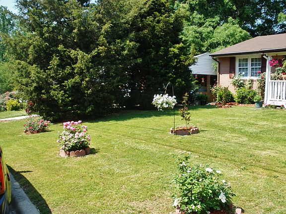 5th image of 130 Laramie Cir
