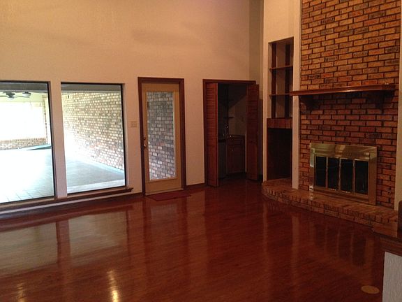 LIVING ROOM 1