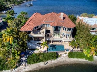 1356 Point Crisp Rd, Sarasota, FL 34242