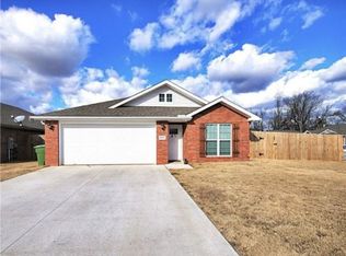 1011 E Sumac St, Rogers, AR 72756