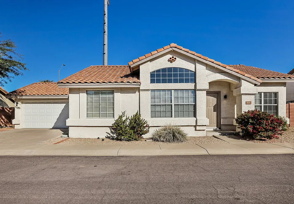 818 E Audrey Ln