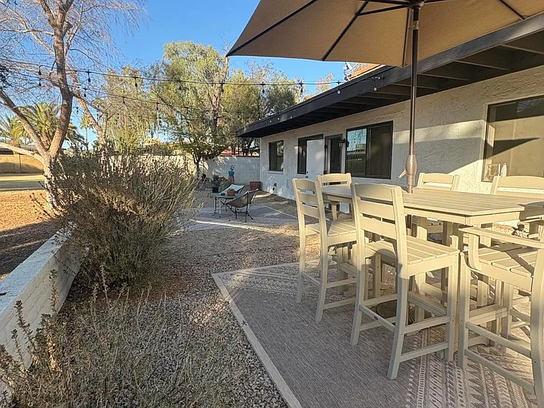 Backyard with outdoor table & chairs