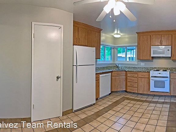 3rd image of 715 W Valley Dr APT 4