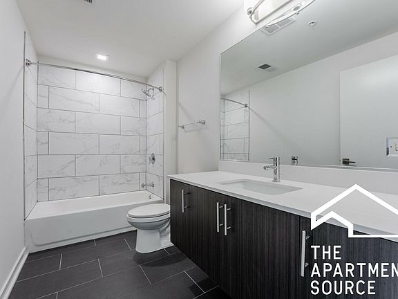 5th image of 1327 N Wells St #706