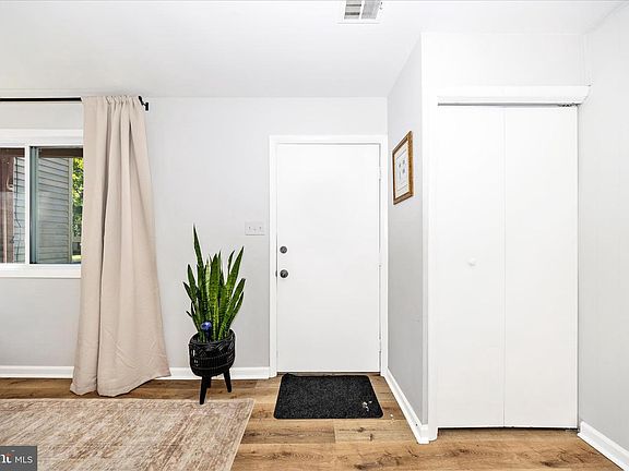 3rd image of 8796 Discovery Blvd