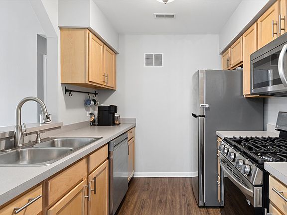 5th image of 43 Orchard Ter APT 3