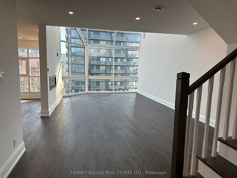 55 Charles St W #3101 — Photo 4