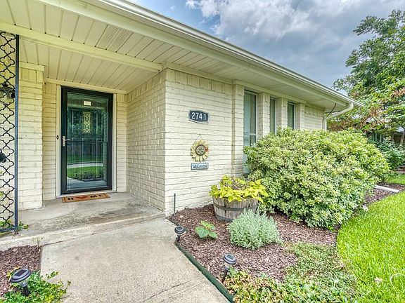 4th image of 2741 Grandview Dr