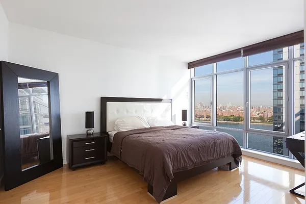 Sold by iList, LLC | media 9