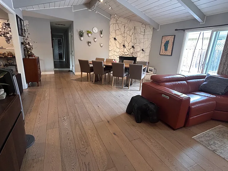 Living Area 2