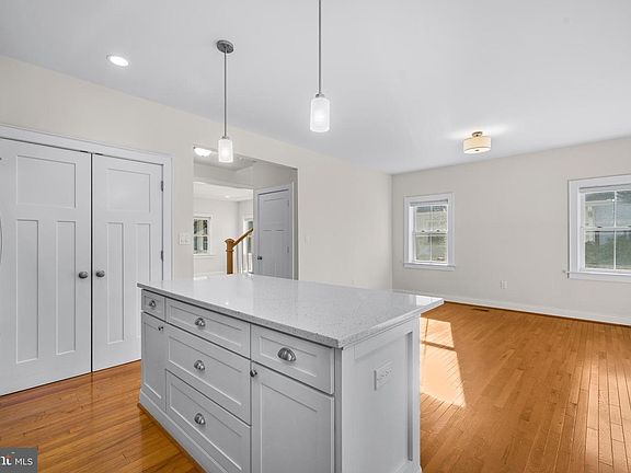 5th image of 8210 Grove St