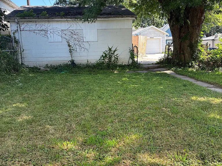 3228 Seneca St — Photo 12
