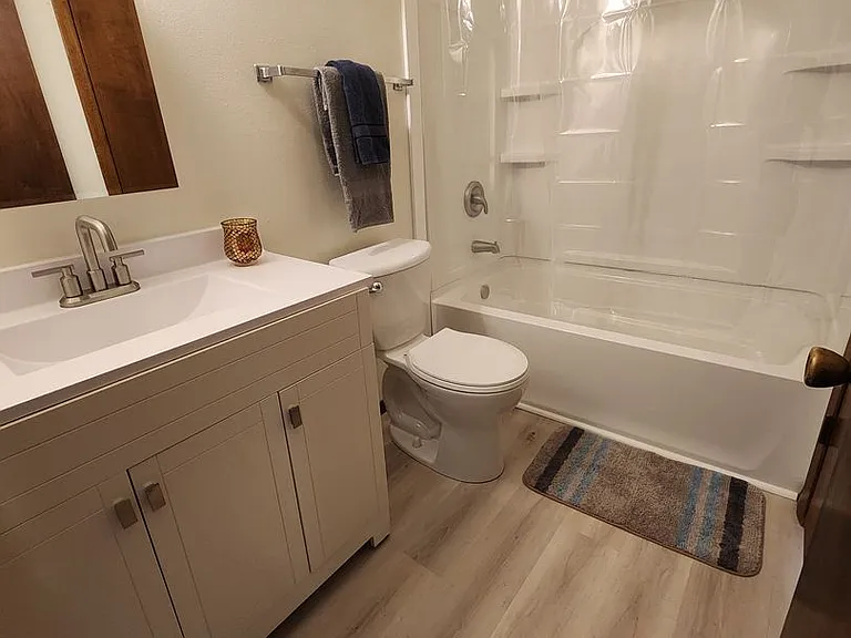 1045 Greenwood Ct — Photo 16