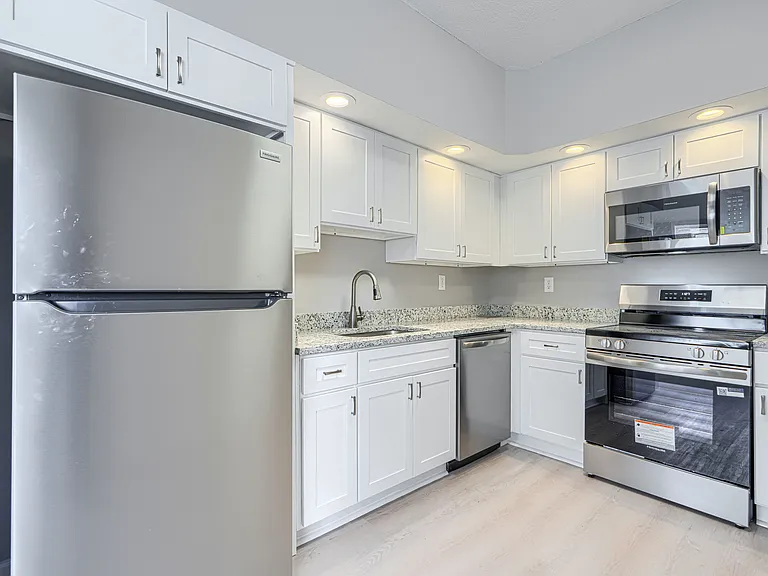 614 Savage St — Photo 15