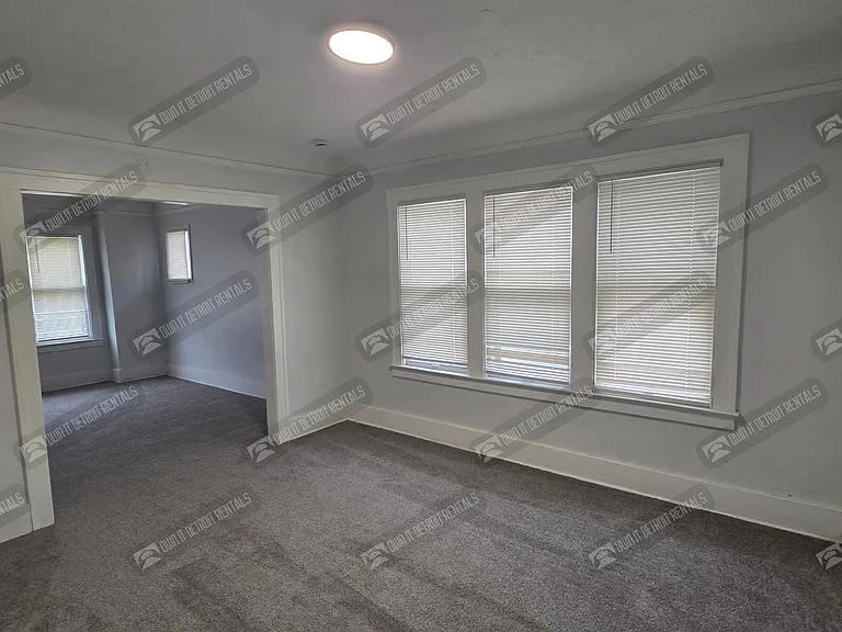 2498 Glendale St — Photo 6