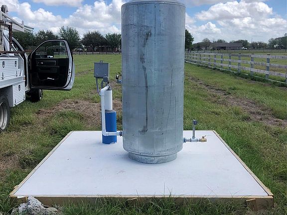 2nd image of 15421 Totis Rd