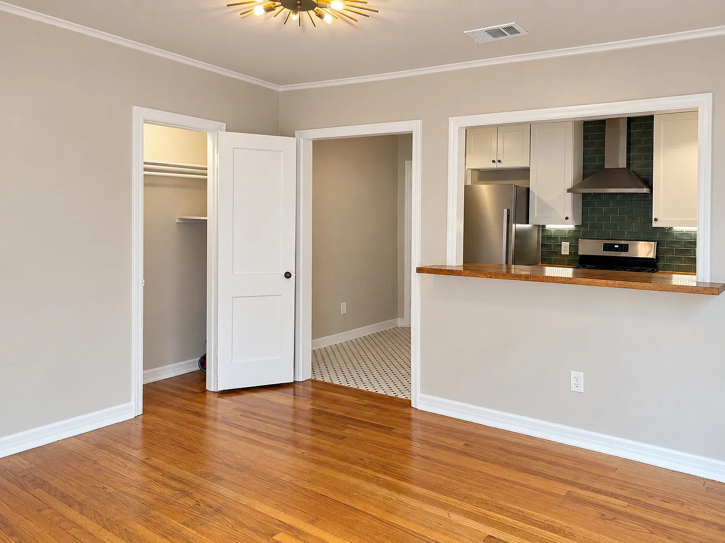 320 W Daisy L Gatson Bates Dr — Photo 4