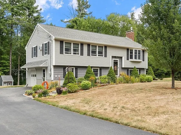 109 Townsend St, Pepperell, MA 01463